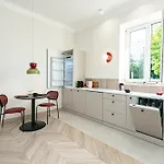 Rakowiecka - Bezplatny Parking - Free Parking - Stacja Metra 500m - Underground Station 500m Better 公寓