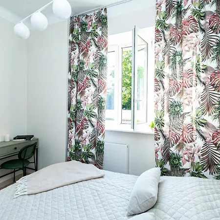 Rakowiecka - Bezplatny Parking - Free Parking - Stacja Metra 500m - Underground Station 500m Better *