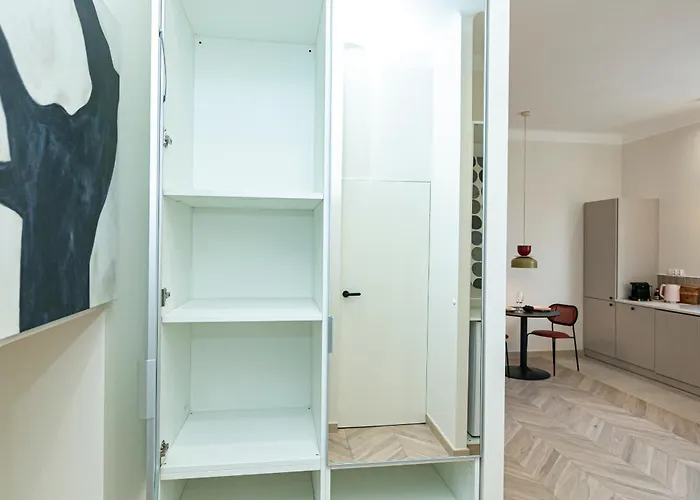 Rakowiecka - Bezplatny Parking - Free Parking - Stacja Metra 500m - Underground Station 500m Better * Warsaw