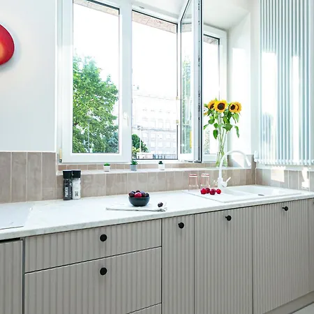 Rakowiecka - Bezplatny Parking - Free Parking - Stacja Metra 500m - Underground Station 500m Better *